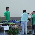 Interessierte Kunden bei der Gartenausstellung über fleischfressende Pflanzen, Karniovren in Frammersbach. Fleischfressende Pflanzen, Karnivoren Gartenausstellung in Frammersbach.