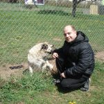 Frank Rudolf besucht mit Carnivor-Plants das Wertheimer Tierheim. Frank Rudolf im Tierheim Wertheim